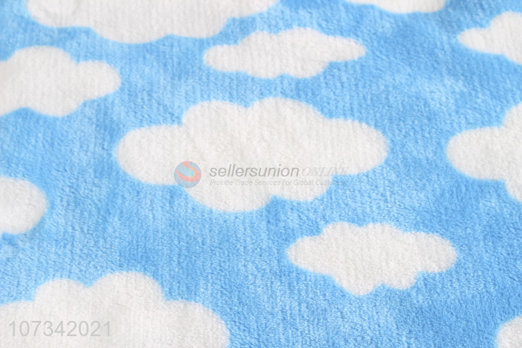 Factory Sell White Clouds Pattern Warm Soft Cozy Flannel Blanket