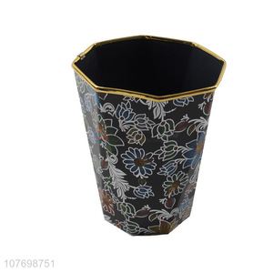 <em>Garbage</em> <em>Can</em>