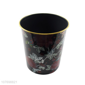 <em>Garbage</em> <em>Can</em>