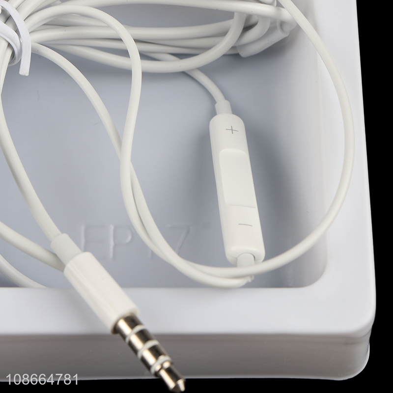 Good quality stereo bass in-ear wired earbud headphones with mic