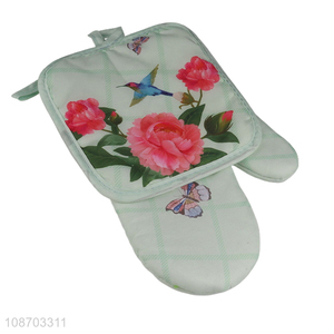 Good quality anti-scald microwave oven gloves heat pad set for sale