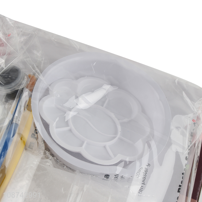 Hot selling kids diy dessert shaped painting plaster toys set wholesale