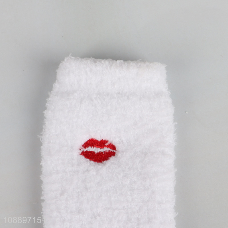 Yiwu market white polyester fuzzy winter socks tube socks