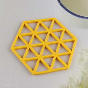 Hot selling hollow hexagonal heat insulation mat non-slip <em>pot</em> holders