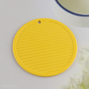 Good quality round silicone trivet mats <em>pot</em> holders for dining table