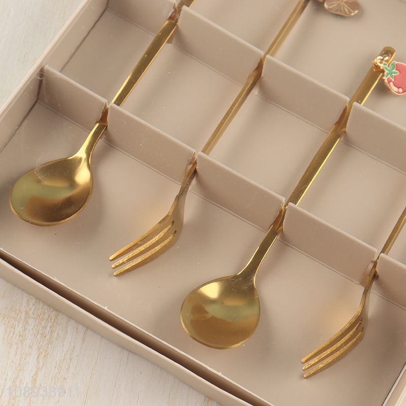 Low price 4pcs golden tableware fork and spoon set for sale