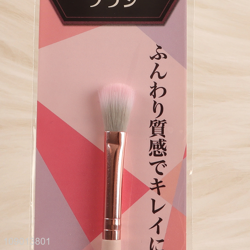 Low price facial makeup tool makeup brush highlighter brush for sale