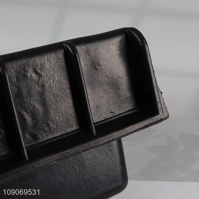 Good Quality Fence Hanging Rubber Chicken Feeder for Ducks Piglets