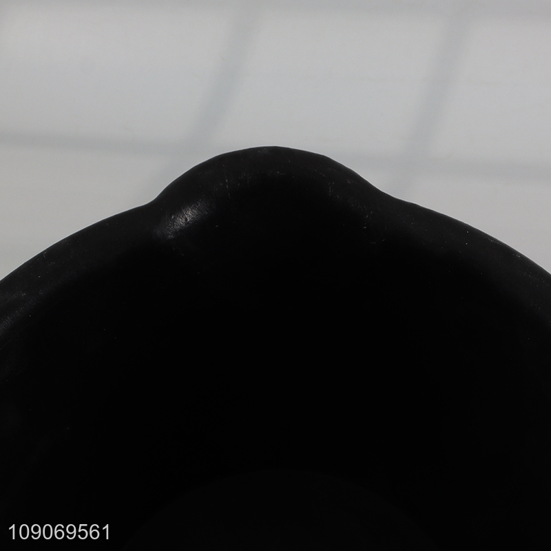 China Imports Portable Rubber Bucket for Feeding Animals Growing Food