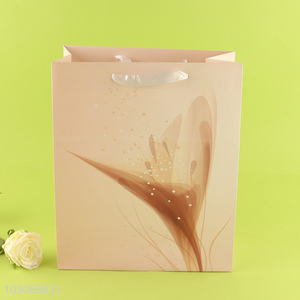 Yiwu market portable gifts packaging paper bag tote bag for sale