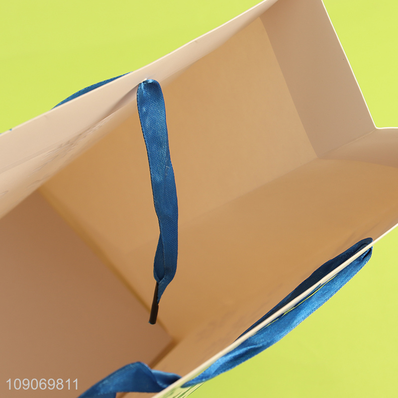 China products snowflakes pattern gifts packaging paper bag tote bag