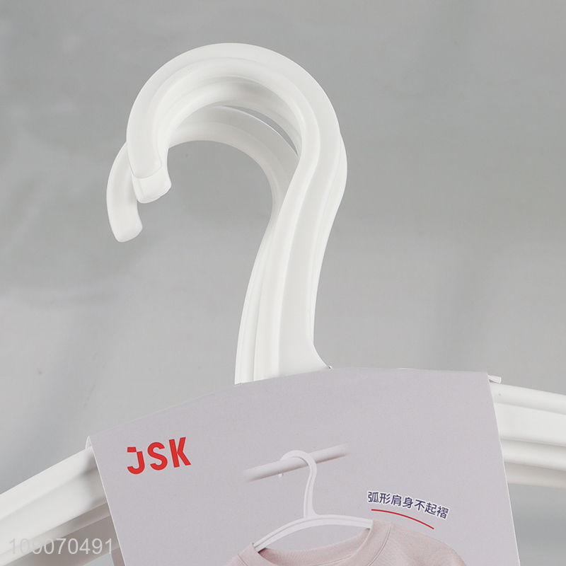 Factory Price 5 Packs Durable Non-slip Plastic Clothes Hangers Set