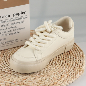 Online Wholesale Women Casual Sneakers with Thick Round Shoe Laces