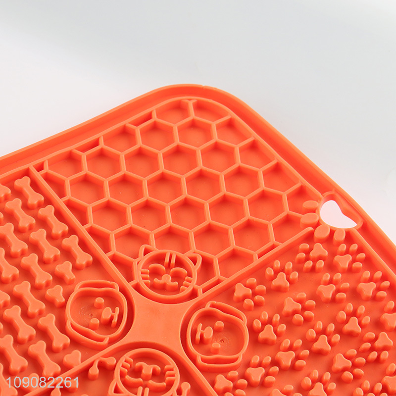 Hot selling silicone pet licking mats dog slow feeder bowl