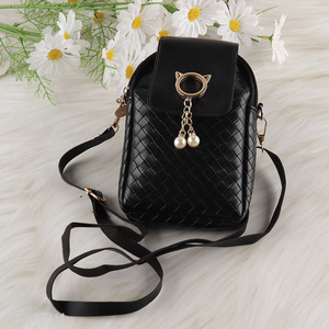 Hot selling fashionable black girls pu messenger bags wholesale