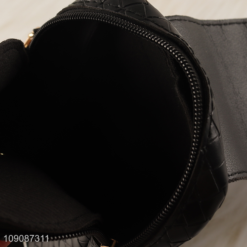 Hot selling fashionable black girls pu messenger bags wholesale