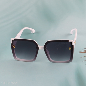 High Quality Sunglasses Plastic Frame Sunglasses for Women Men