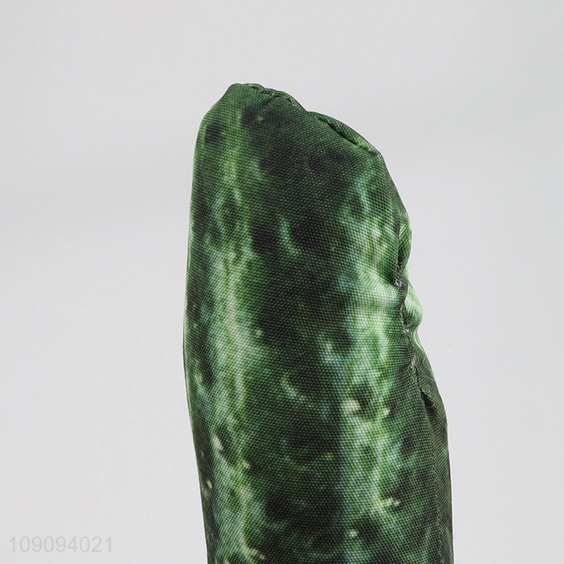 Top products cucumber shape grinding teeth squeaky toys for pet puppy