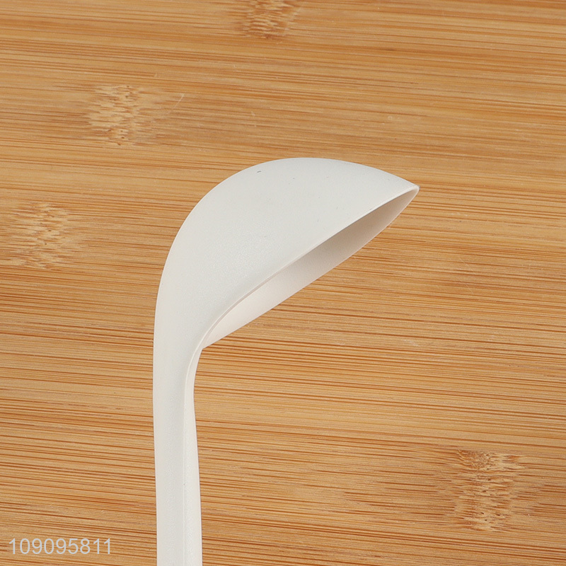 New arrival white long handle kitchen utensil soup ladle for sale