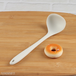 New arrival white long handle kitchen utensil soup ladle for sale