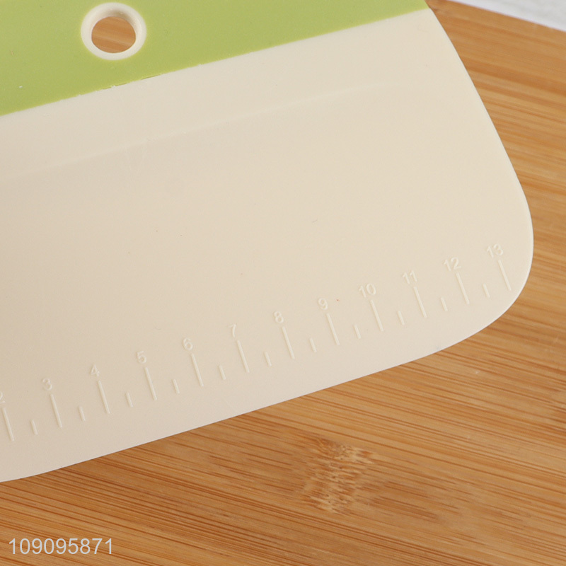 Top quality non-stick plastic kitchen gadget dough scraper