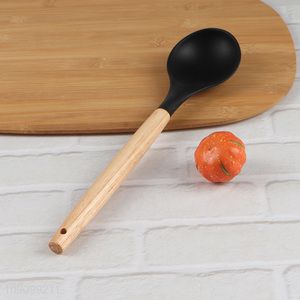 Factory supply household kitchen utensil basting spoon with wooden handle