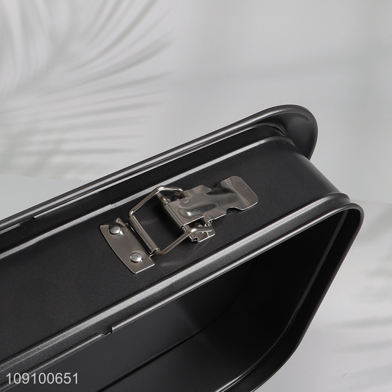 Good quality black non-stick rectangle baking pan with tray