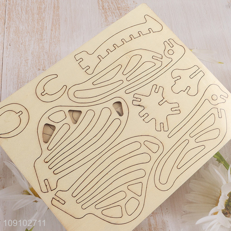 Good quality children 3d wood simulation model mantis puzzle toys