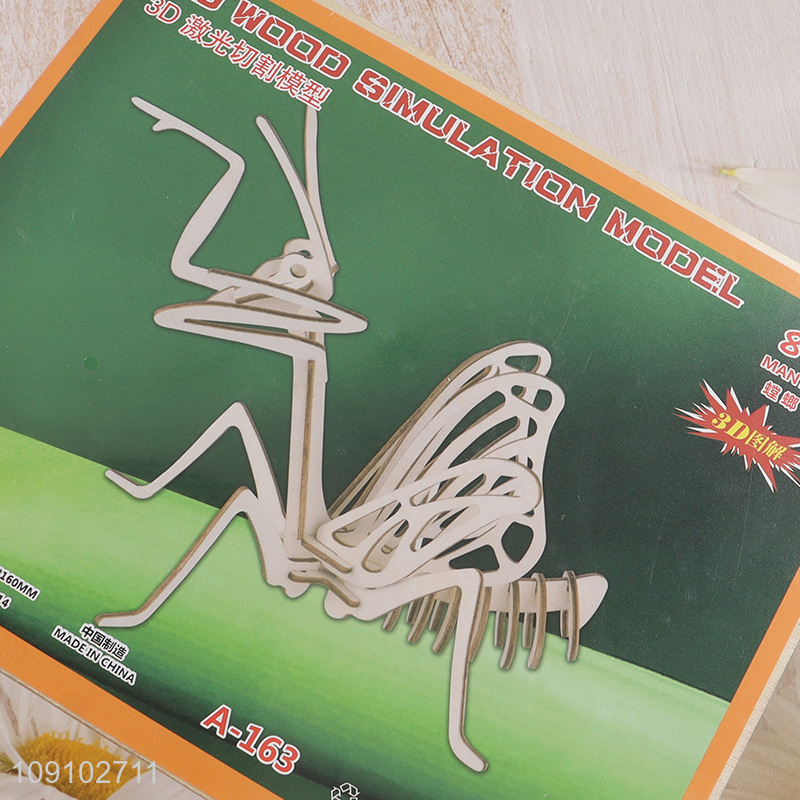 Good quality children 3d wood simulation model mantis puzzle toys