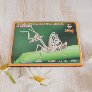 Good quality children 3d wood simulation model mantis puzzle toys
