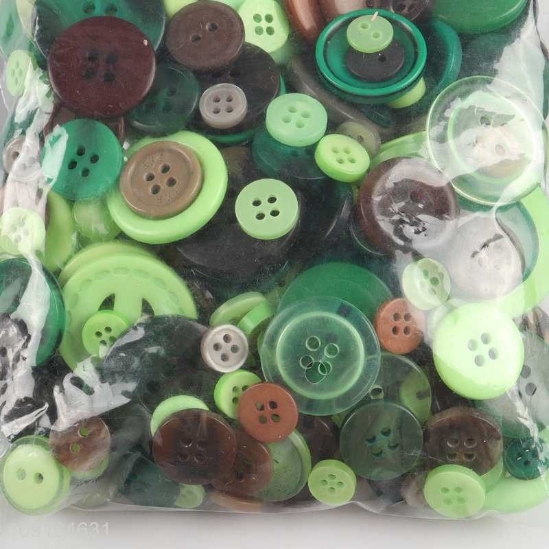 Yiwu market resin 4hole DIY manual decorative button for garment accessories