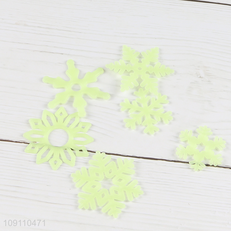 New Product Glow in The Dark Snowflake Wall Stickers for Christmas Wall Decor