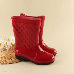 Yiwu market red anti-slip waterproof ladies rain boots for outdoor