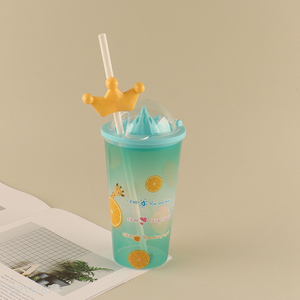 High quality plastic 630ml water cup straw cup with lid