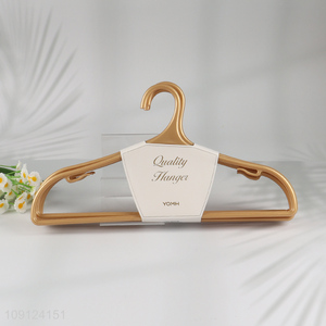 China Supplier 5PCS Thick Plastic Clothes Hangers Durable Clothes Hangers