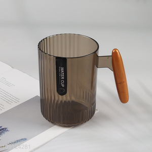Good Quality Plastic Bathroom Cup Vertical Stripe Toothbrush Cup with Handle