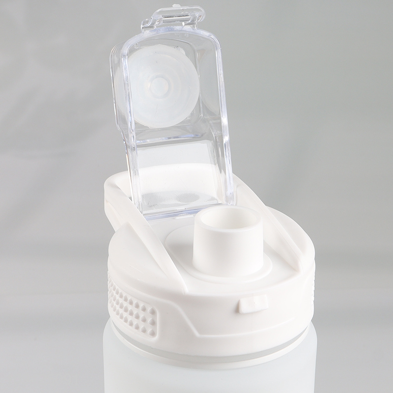 Online Wholesale 750ML Reusable Plastic Water Bottle Portable Sports Water Bottle