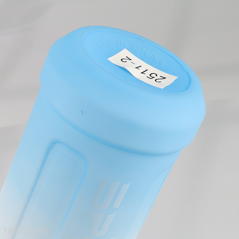 Factory Wholesale 700ML Leak Proof Plastic Sports Water Bottle with Spout Lid