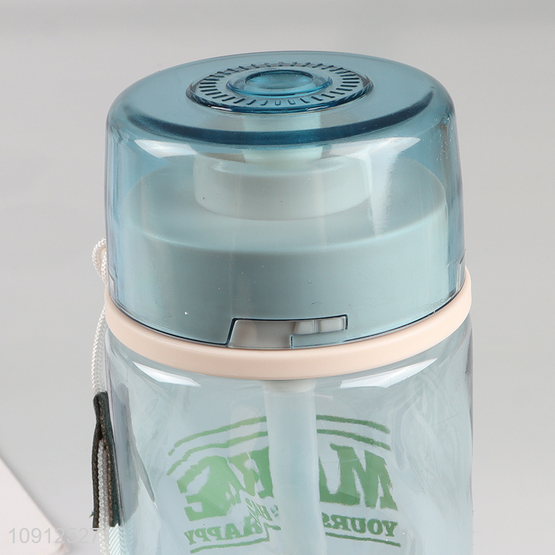 Popular Product 780ML Reusable Plastic Water Bottle with Silicone Straw & Handle