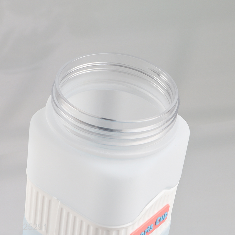 New Product 700ML Portable Plastic Sports Water Bottle for Travel School Gym