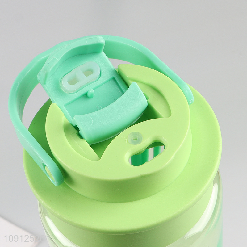 New Product 590ML Plastic Water Bottle with Tea Filter for Home Office School