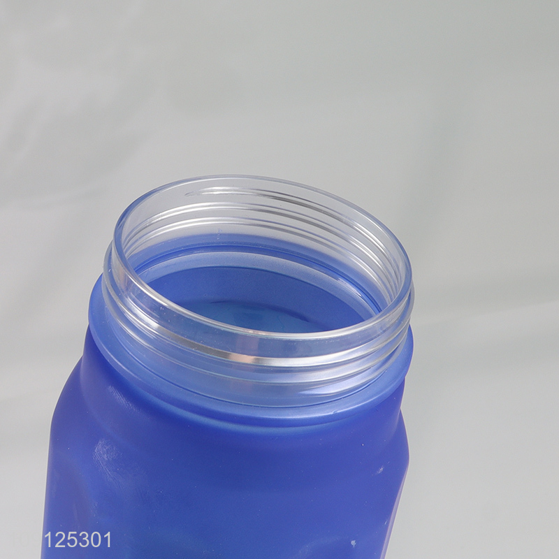 Factory Supply 700ML Spill Proof Plastic Sports Water Bottle with Carry Handle