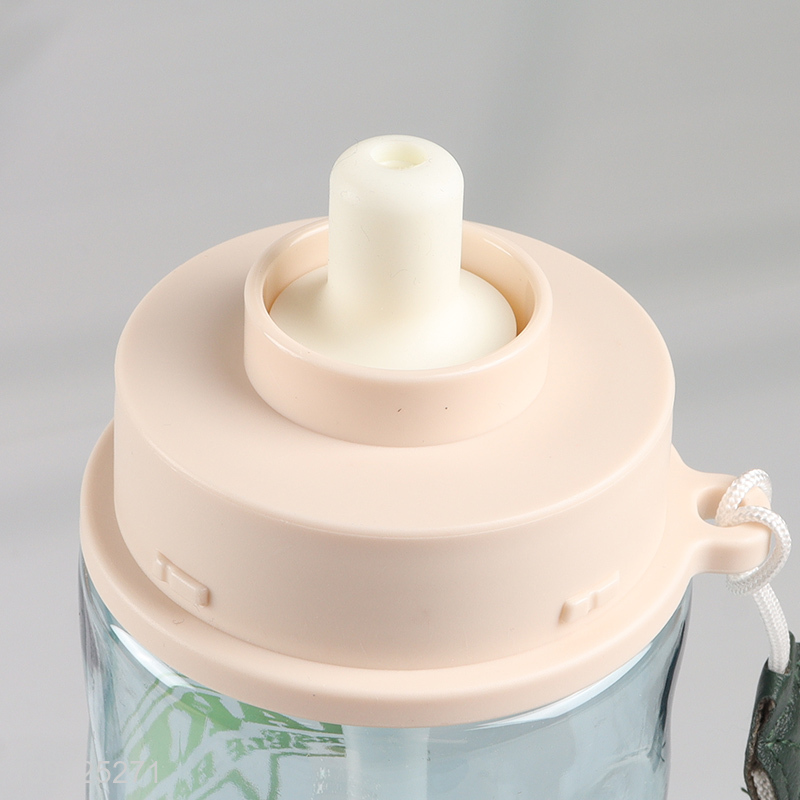 Popular Product 780ML Reusable Plastic Water Bottle with Silicone Straw & Handle