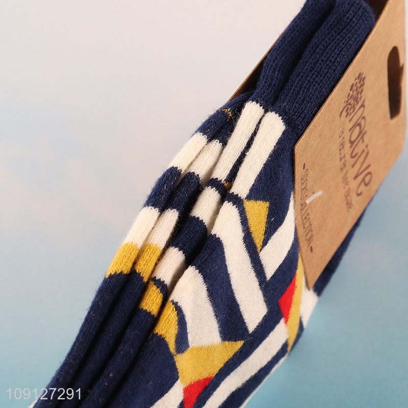 China wholesale fashion cotton breathable mid tube socks for men women