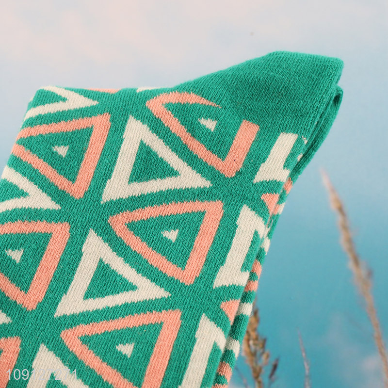 Factory direct sale fashion cotton breathable mid tube socks wholesale