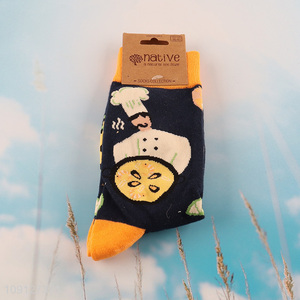 Yiwu market fashion causal cotton breathable mid tube socks for men women