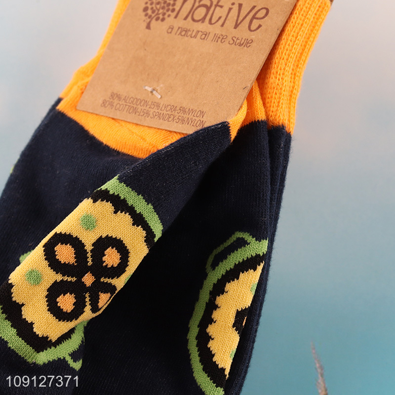 Yiwu market fashion causal cotton breathable mid tube socks for men women