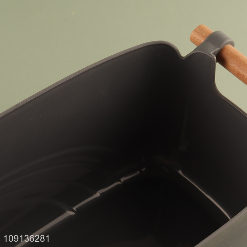 Good Quality Multi-Purpose Plastic Storage Basket with Wooden Handles