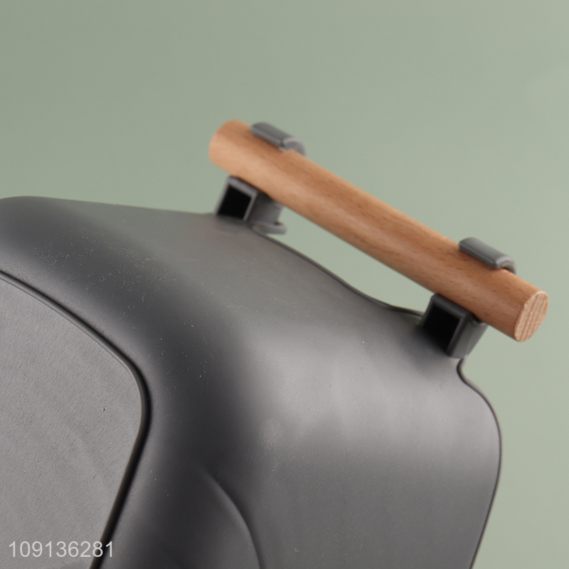 Good Quality Multi-Purpose Plastic Storage Basket with Wooden Handles