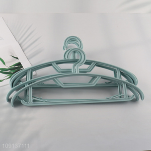 Wholesale 5 Pieces Non-Slip Clothes Hangers Plastic Coat Jacket Hangers